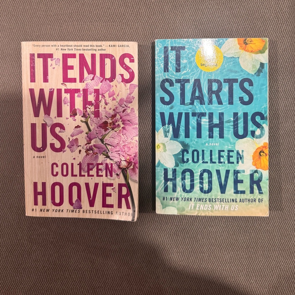 Colleen Hoover Book Set - It Ends With Us & It Starts With Us